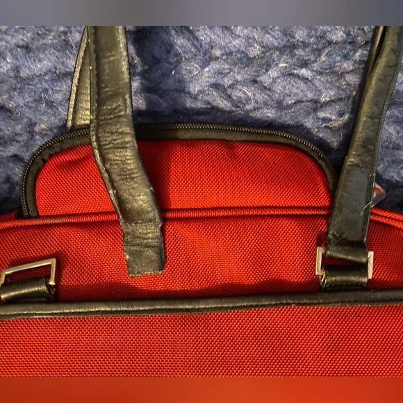1 Victorinox rolling carry on, 2 Tumi Dopp kits, Travel organizer and amenities - Picture 11 of 16